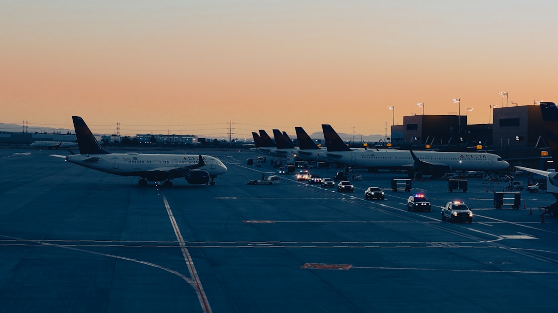 When to Book Cheapest Flights 2026: Save 40% (Real Data)